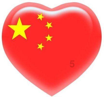 三千架无人机点亮除夕夜 千人共享团年饭