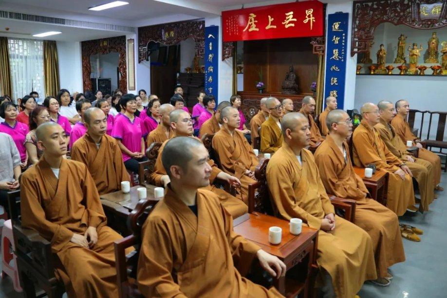 逃离沙漠小镇