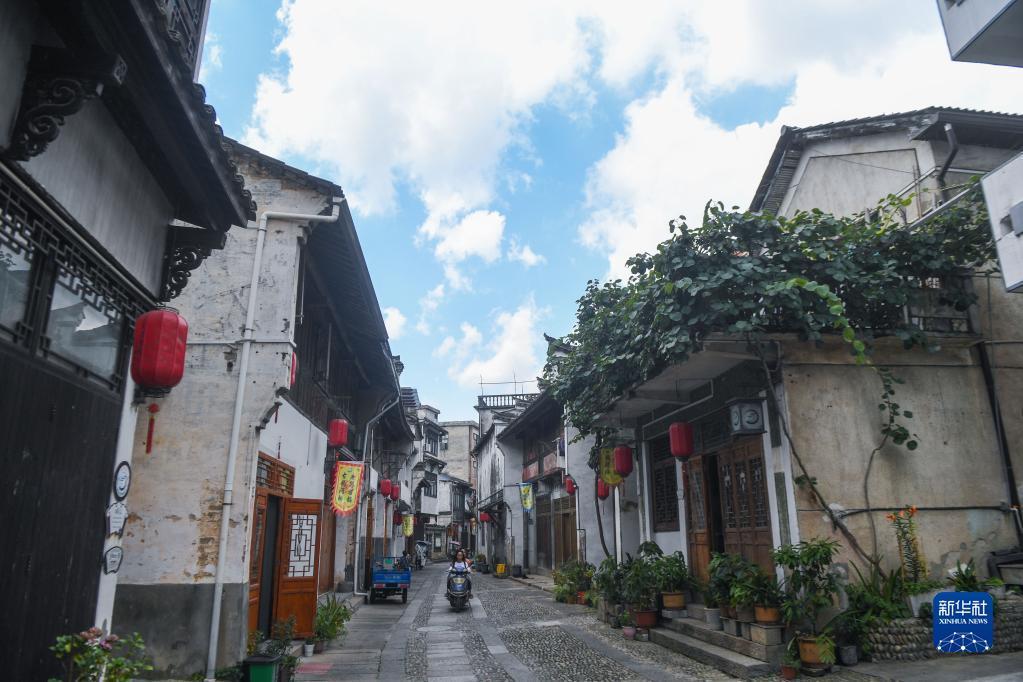 离婚后孩子判给女方可户口在男方，现在男方要拆迁了 孩子的那份女方能得到吗？游戏画面